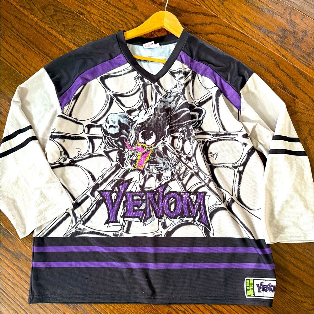 Marvel Venom men’s Black and Purple Sleeved Jersey light weight long graphic L